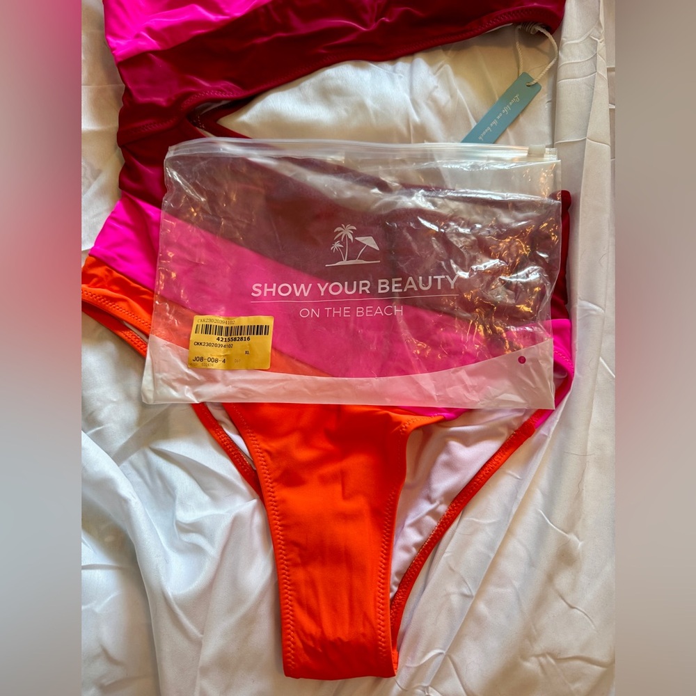 Colorblock One Shoulder Swimsuit - Picture 4 of 4